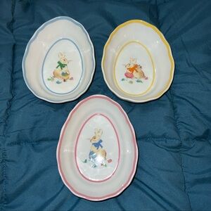 WILLIAMS SONOMA EGG SHAPED BOWLS W/ SCALLOPED EDGES AND EASTER BUNNY DESIGNS